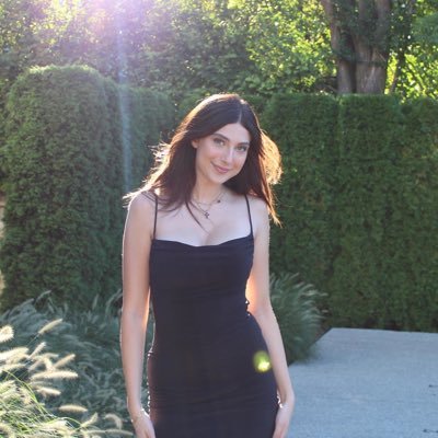 avalepage's profile picture. 🦒