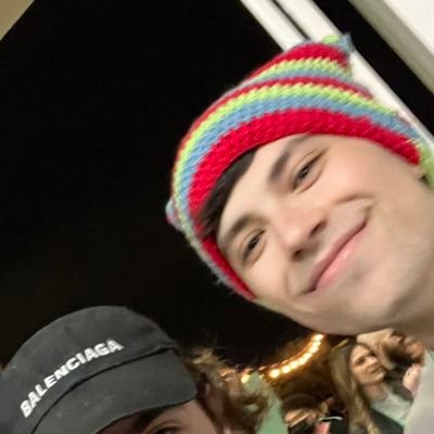 gdstl6's profile picture. she/her 💚 19