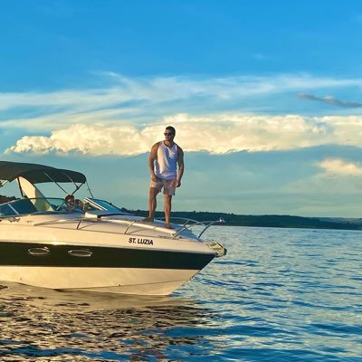 Julianh52380012's profile picture. 