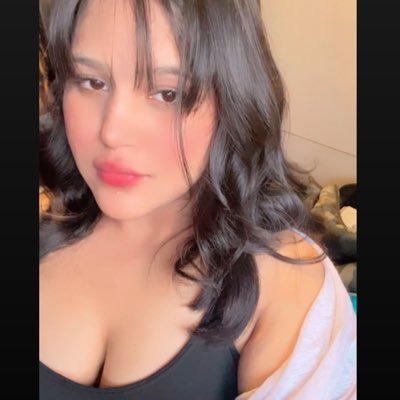 __Tamannagupta_'s profile picture. people say that I am hopeless romantic bitch I believe in old school love