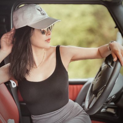 Natalie22581333's profile picture. Only love and art are worth falling