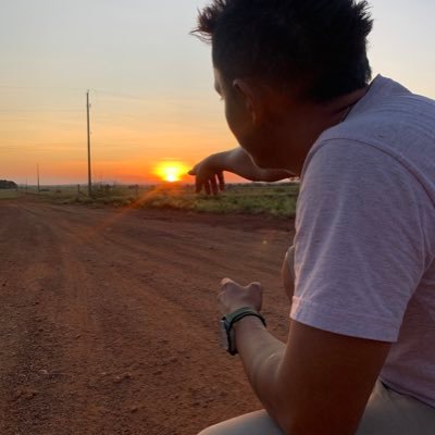 sua musico com muito amor e carinho..amo oque faço.. no palco encontro minha paz