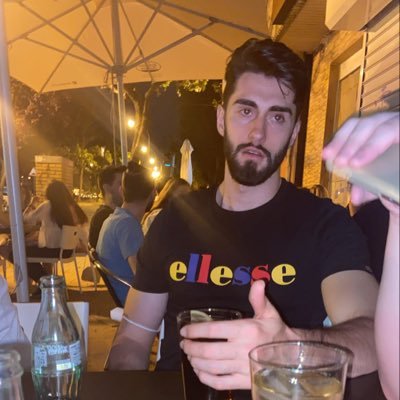 pívot del mejor equipo jamás creado el grandioso MACCABI DE LEVANTAR este tío nos va a dar la primera suban al carro ahora y no bajen nunca yo confío/ TRONISTA