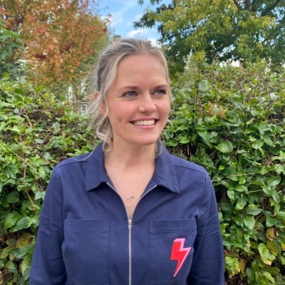 StephKing87's profile picture. Passionate about people, change and language!