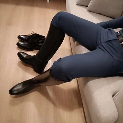 Wesker029's profile picture. 029👨‍🌾 suits, uniform, leather shoes & boots fetish. 185/80. DM if u also like.