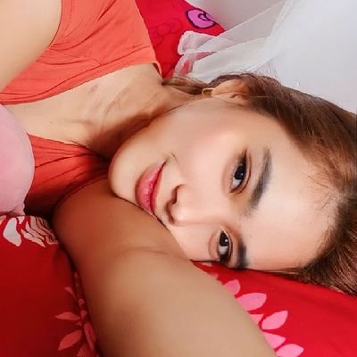 yang_porktocino's profile picture. patay na isda lang ang sumasabay sa agos