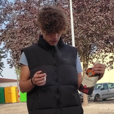 puxakelweed's profile picture. Filtro,mortalha, uma weed e tabaco