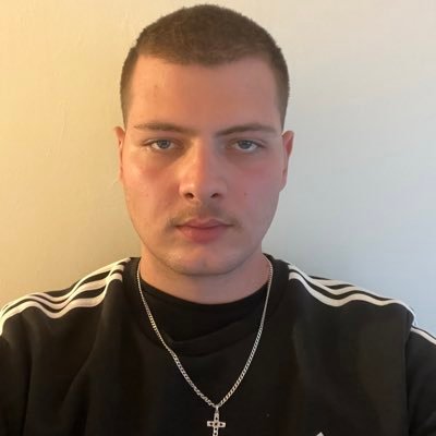 Bonjour, Joueur COD et autres… Dispo à la discussion. Bon game ✌️ 🇫🇷🇵🇹