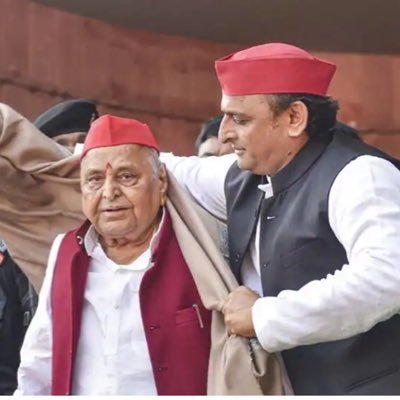 समाजवादी चिंतक, सेक्यूलर, देश-प्रेमी, पशुप्रेमी, भूतपूर्व सैनिक(भारतीय नौसेना) एक ही लक्ष्य - समाजवाद का हो पूरे देश में साम्राज्य