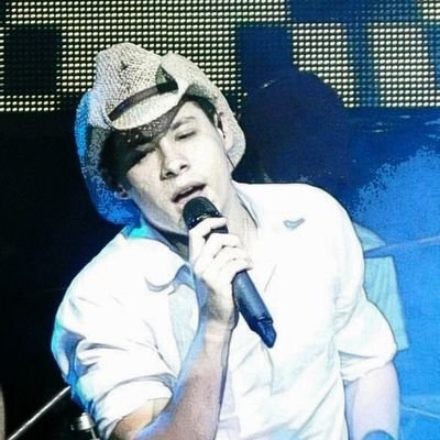 Léo Monteiro
33 anos
Ariano
Cantor
Compositor