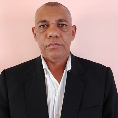 Lcdo. en Gerencia Agroindustrial.            
TSU en Administración.     
Presidente del Sindicato Único de Trabajadores del Consejo Legislativo Lara. SUTRACLEL