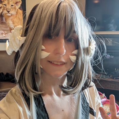 captain_berserk's profile picture. toxic yuri supporter ; writer, cosplayer, & game master ; (header: @/mingdoyle)