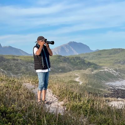 Birder, amateur botanist & nature photographer living in a biodiverse hotspot of the world in the fynbos. South Africa should be on your bucket list!