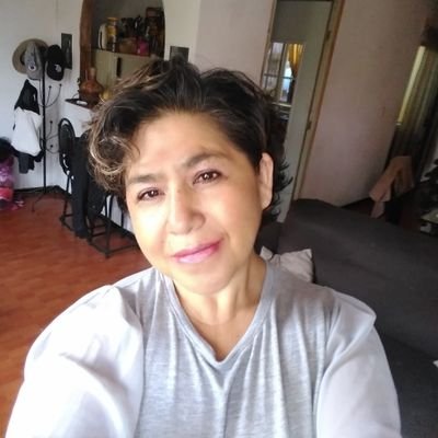 evemolzal's profile picture. Recuerda seguir usando cubrebocas 😉