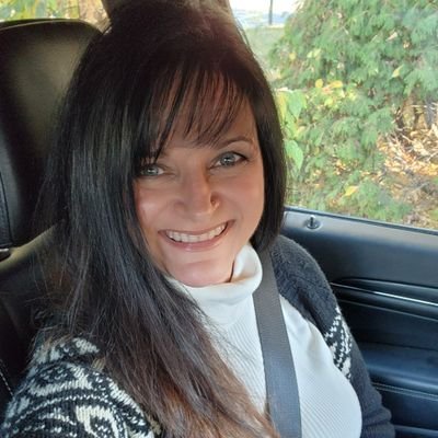 pickiampissed's profile picture. Gr! I want my old Twitter back!