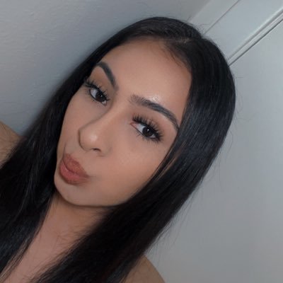 A veces para sonreír hay que llorar 🤍 Follow me on TikTok & IG: Marthaa96_