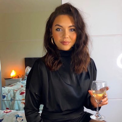 niamhcox97's profile picture. 