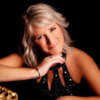 Creating Memories (@lynne_celebrant) 's Twitter Profile