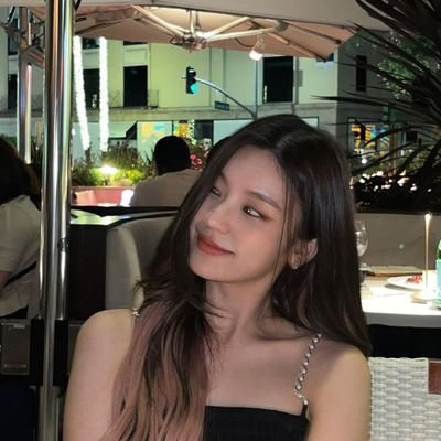 qzwn_x's profile picture. I hope you like the sky every day.