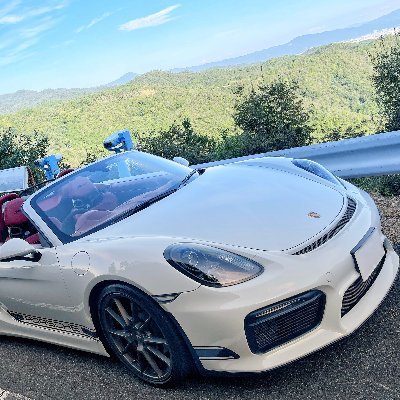 ポルシェ好きのアラフィフ。981ボクスター ブラックエディション、718スパイダー、マカンターボと乗り継いで、現在は、718スパイダーRS・981ボクスタースパイダー・テスラ モデル3 パフォーマンス・アバルト595に乗ってます。