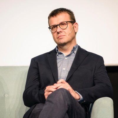 Catedrático, compositor, artista sonoro e investigador, apasionado de mi trabajo, de la música y encantado de vivir. Ahora ⚖️📚🔝👨🏫