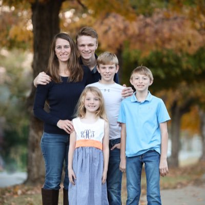 Mom of 4. Christian, proud American, conservative.