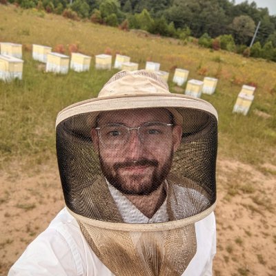 Yorkshire lad. Bee doctor. 🐝🇬🇧🏳️‍🌈 (any pronouns)
Big into #bees #bugs #baking #beauty #biology. 
Science: #parasites #ecology #evolution & #beekeeping.