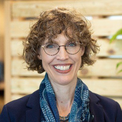 languageNfaith's profile picture. Mom of two teen daughters, wife of favorite cook, minister of family and students at an Anglican Church, former English prof