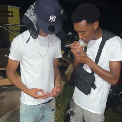 6 figures couple songs but my niggaz gone💯
