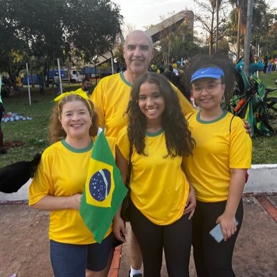 Patriota, conservador e cristão. Um homem que ama a Deus e busca servi-lo. Pai, marido, músico e um servo de Deus. 🇧🇷🇧🇷🇧🇷