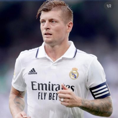 Vivir viviendo!!! 😎😏 Mi @realmadrid 14🏆 Fan del káiser alemán @TonyKroos. Mucha tinta💉