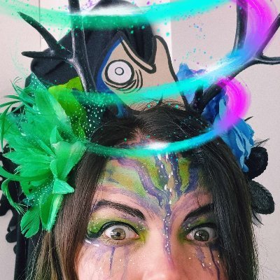 Comicatrix 🔞 Immigrant 💪 Wrestling fangirl 🌱 Vegan 🍑 Pansexual ✨ https://t.co/GjkH8IRyFu 🎨https://t.co/Tjz1DNDwJu 🙏 she/her