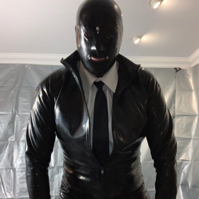 I love beeing FULLY rubberised 🔥🔥🔥 and like kinky stuff 🤪 and More