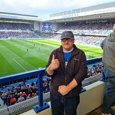 Hi everyone, so a wee bit about me, I'm Scottish, I'm a big fan of Glasgow Rangers FC 🇬🇧⚽️🔴⚪💙
