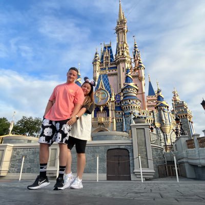 Lo_Brady's profile picture. 👩🏻‍❤️‍👨🏻🐶🏡💫🧋♈️💅🏽