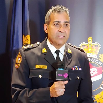 Chief Del Manak with @vicpdcanada. Lifelong NY Islanders fan. LGI. Emergencies call 911, Non-emergencies call 250 995-7654.