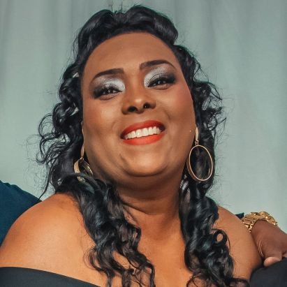 ...Sou como você me vê,
posso ser leve como uma brisa,
ou forte como uma ventania,
depende de quando,
e como você me vê passar...