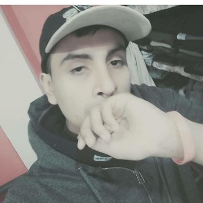 swinger joven de 23 años dispuesto a complacer tus fantasías también hago tríos hmh y mhm solo pido que sean respetuosos 😉