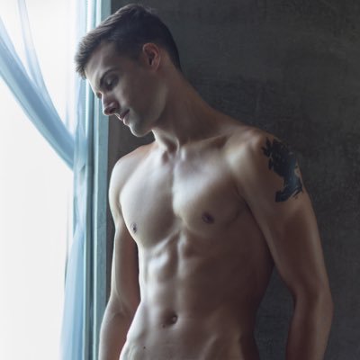 6’3” cuz I guess height matters?🤦🏽♂️⚠️THIS IS MY ONLY TWITTER⚠️ DM me here or jpiercecontent@gmail.com