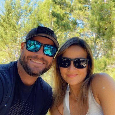 LauraiPhone2's profile picture. Retired, married & living my best life!