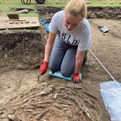 Miss_Swindell_'s profile picture. History teacher // Archaeologist 🏺