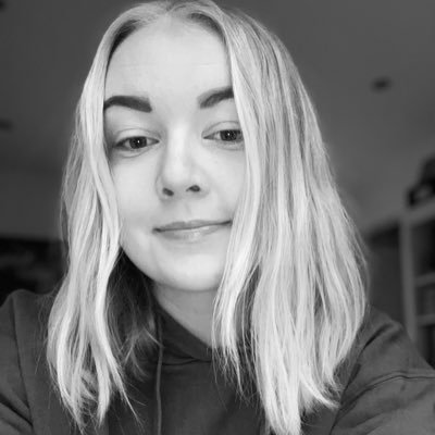 fivesecsofjulie's profile picture. HI, I’M JULIE • 24 • always stay positive