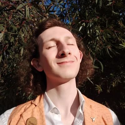 Queer 🏳️🌈🏳️⚧️ | has a ''rich and electric arts practice'' | Elfin Storyteller, Theatre-maker, Tea Drinker, Thaumaturge, Quaker