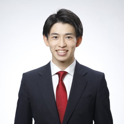 27歳 松戸市議会議員 松戸市生まれ松戸市育ち あさひ幼稚園→松飛台第二小→常盤平中→我孫子高校→拓殖大学政経学部法律政治学科 →証券会社に勤務→松戸市議会議員/消防団/AFP(ファイナンシャルプランナー )/PB/日本サッカー協会公認コーチC級ライセンス/公式HP 各種SNSは☟にまとめてあります！