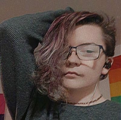 24 | Welsh 🏴 | They/Them | ENBY
| Filmmaker | Photographer | Video Editor | Twitch Affiliate |
Co-founder/Editor @hive_mag