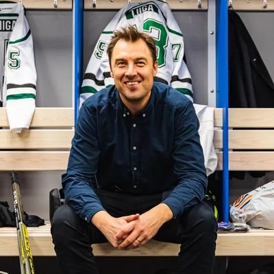 NurmiVili's profile picture. Perheenisä, sporttia ja rokkia. Liigan myyntijohtaja