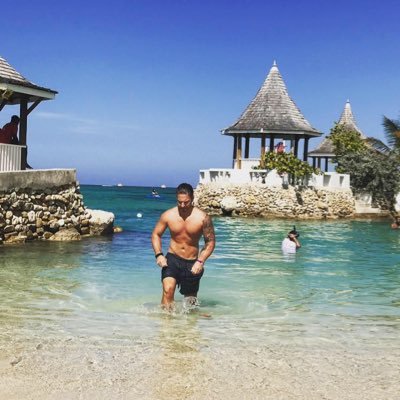 robsyrett_'s profile picture. 