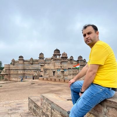 RantaVinay's profile picture. A tiny soul in the cosmos.