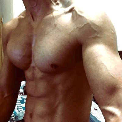 erictch1's profile picture. 練不大隻的我