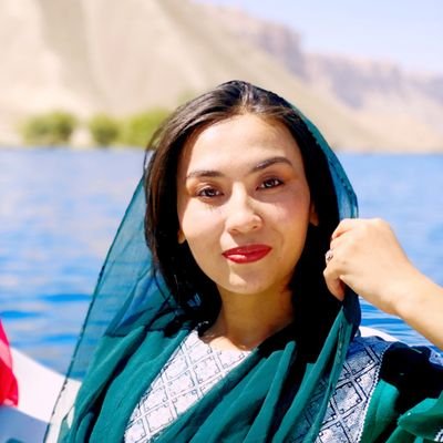 Afgan girl with big ambitions .
#StopHazaraGenocide.
🇦🇫 هر کس که تو را کُشت،تورا کِشت مرا زاد!